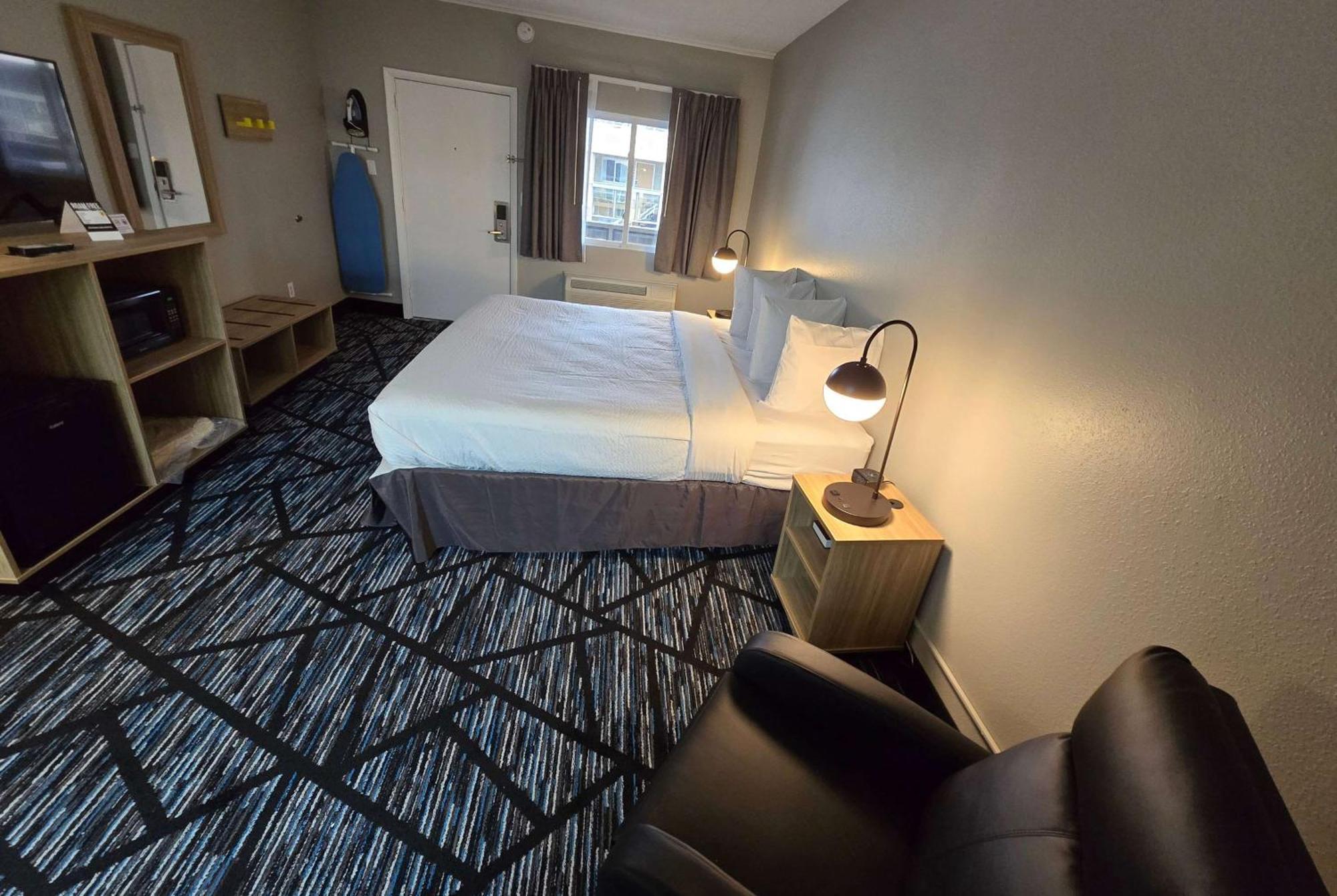 Super 8 By Wyndham Traverse City Exterior photo