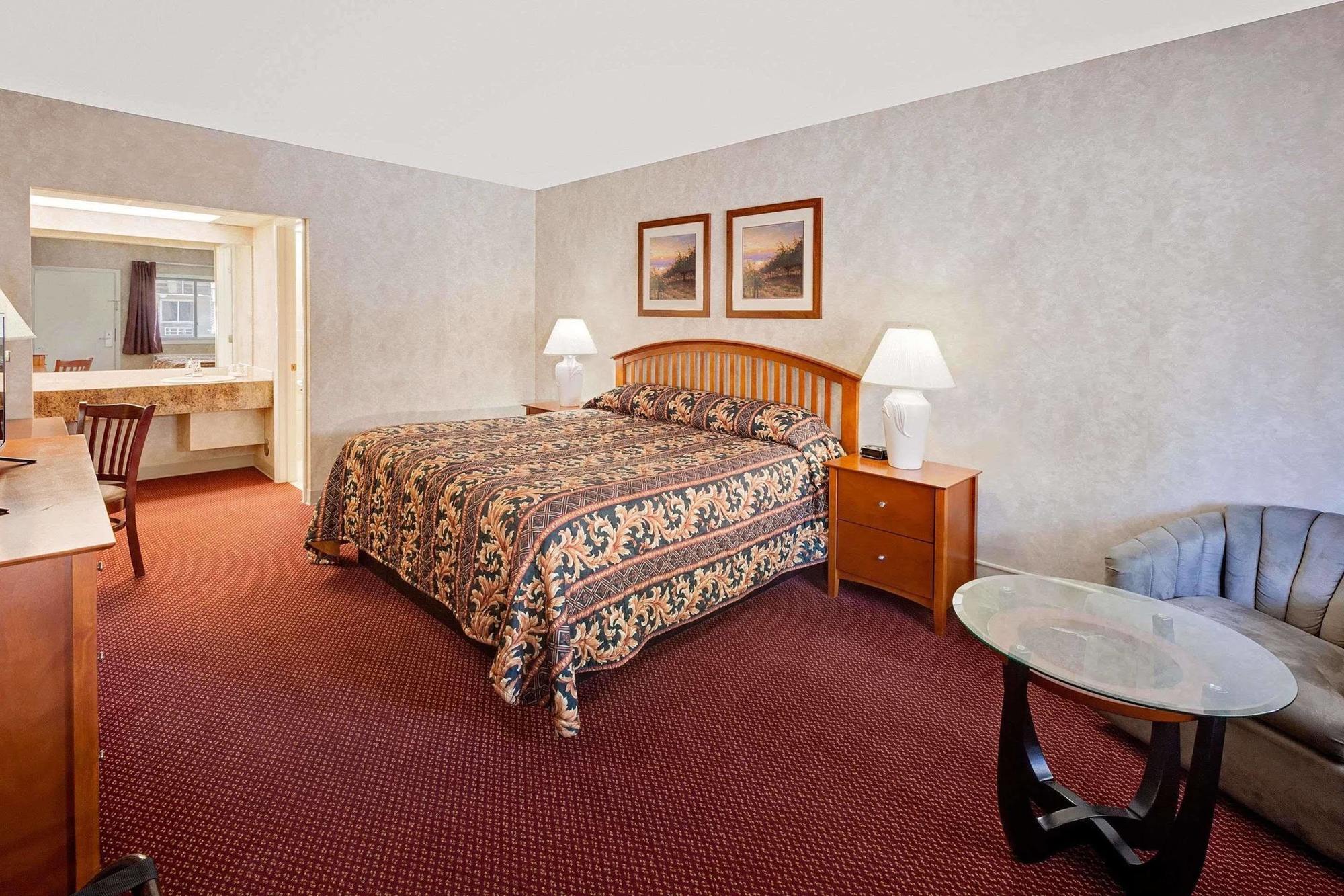 Super 8 By Wyndham Traverse City Exterior photo