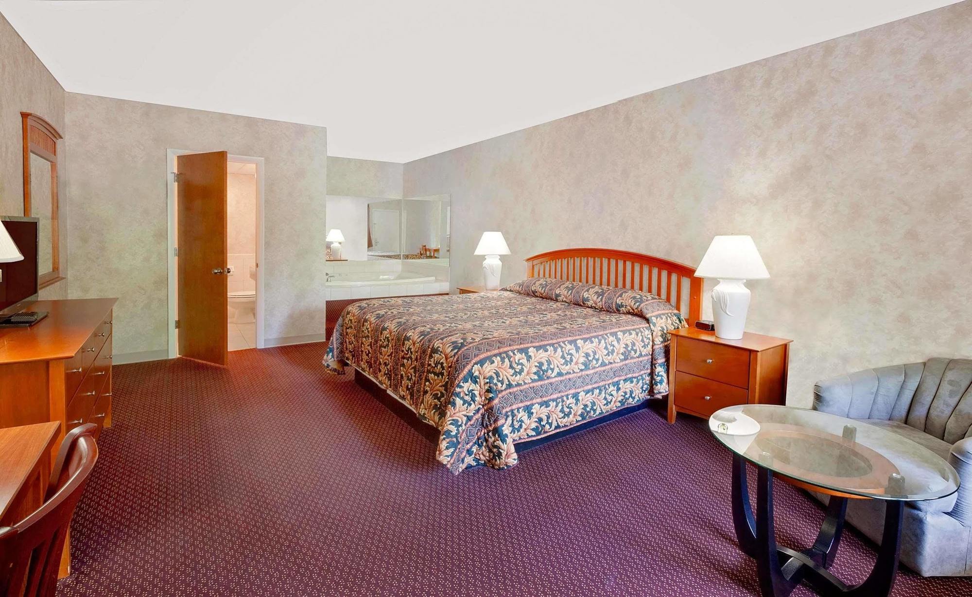 Super 8 By Wyndham Traverse City Exterior photo