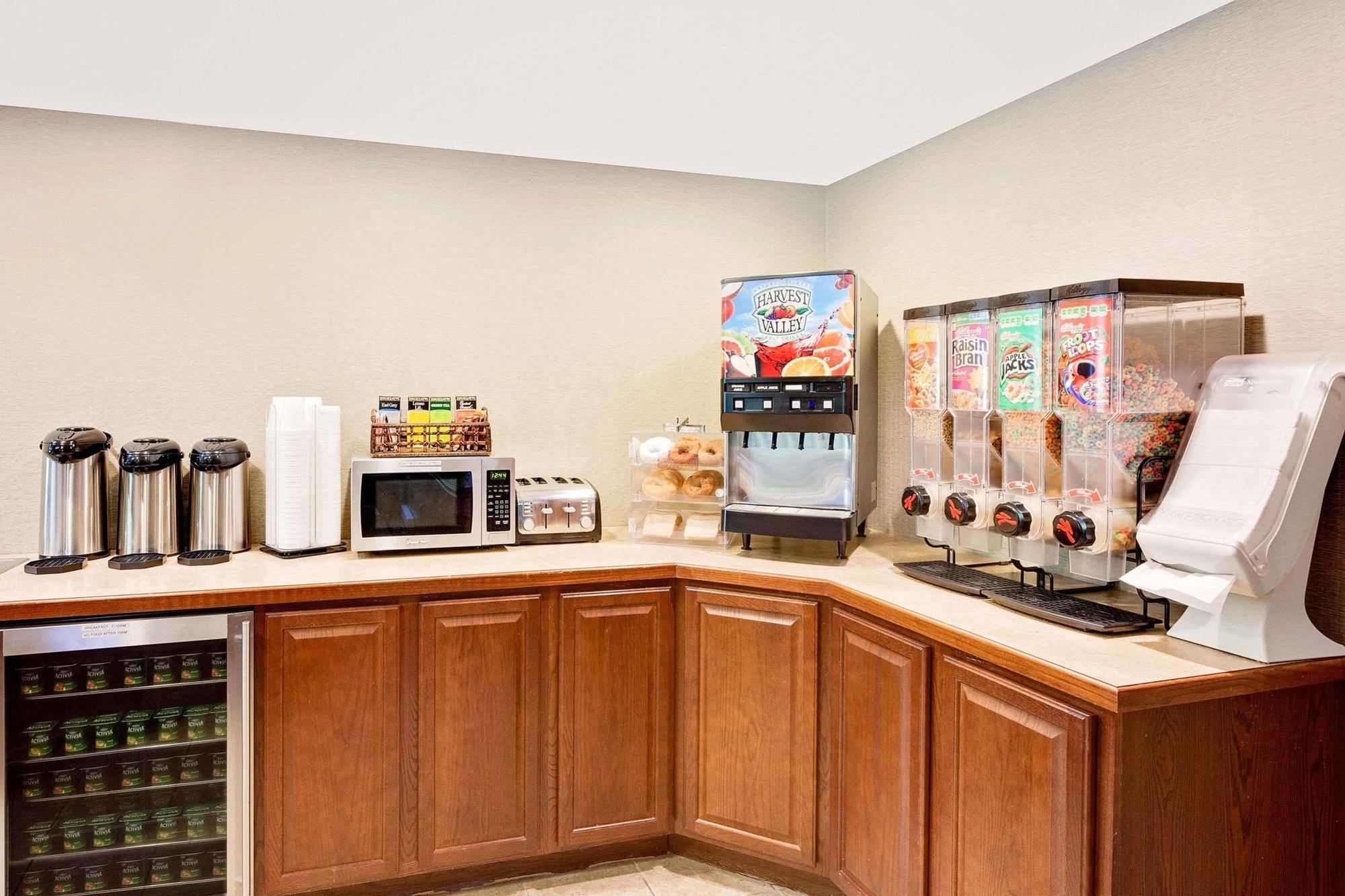 Super 8 By Wyndham Traverse City Exterior photo